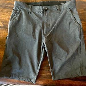 Kenneth Cole mens shorts size 32